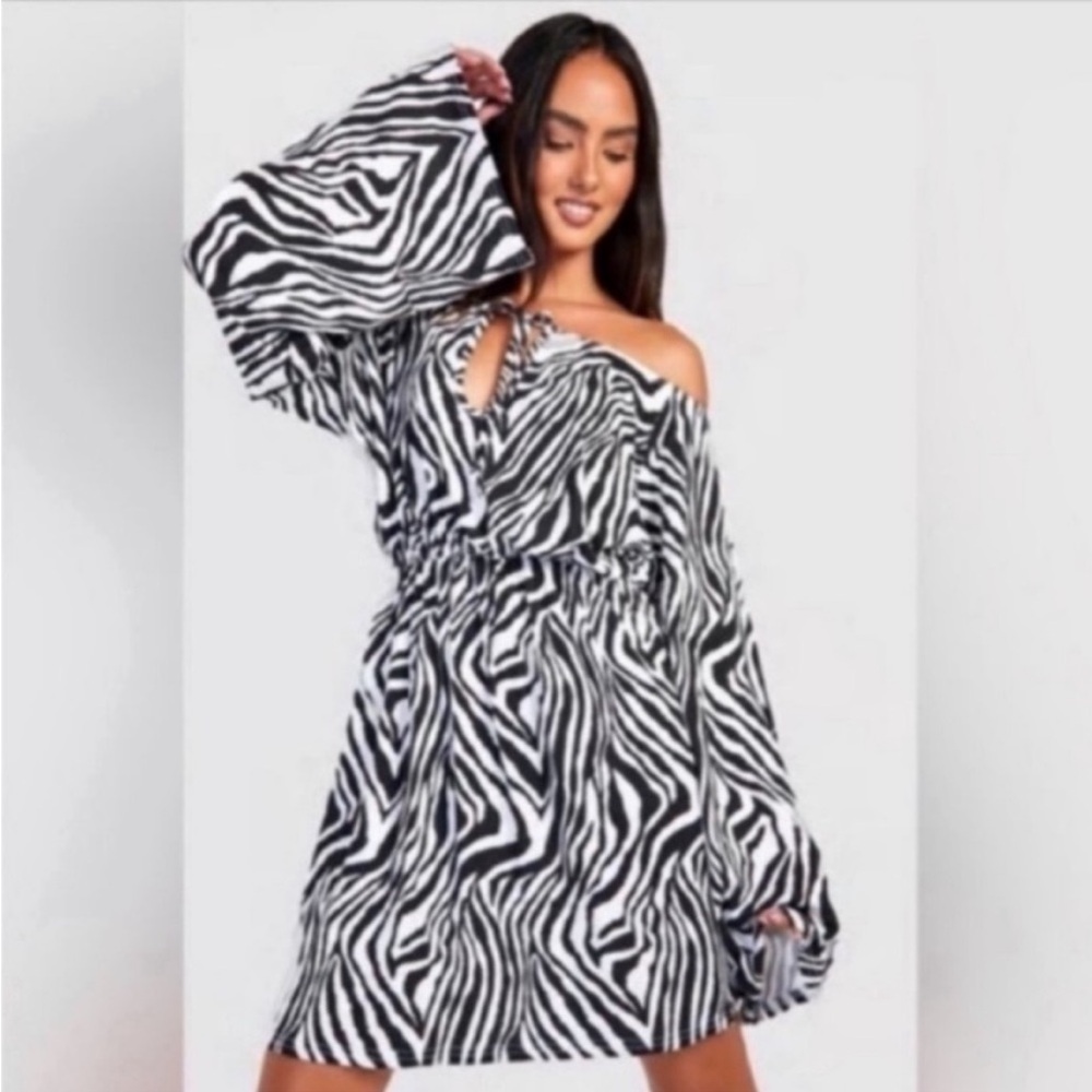 Boohoo Off Shoulder Flare Sleeve Dress